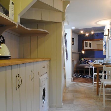 Courtyard Cottages Lymington, 2 Adults Only ภายนอก รูปภาพ