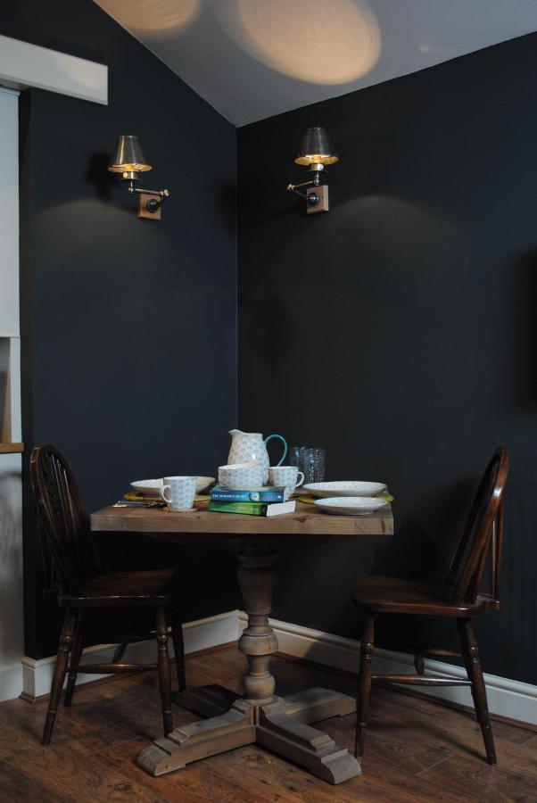 Courtyard Cottages Lymington, 2 Adults Only ภายนอก รูปภาพ