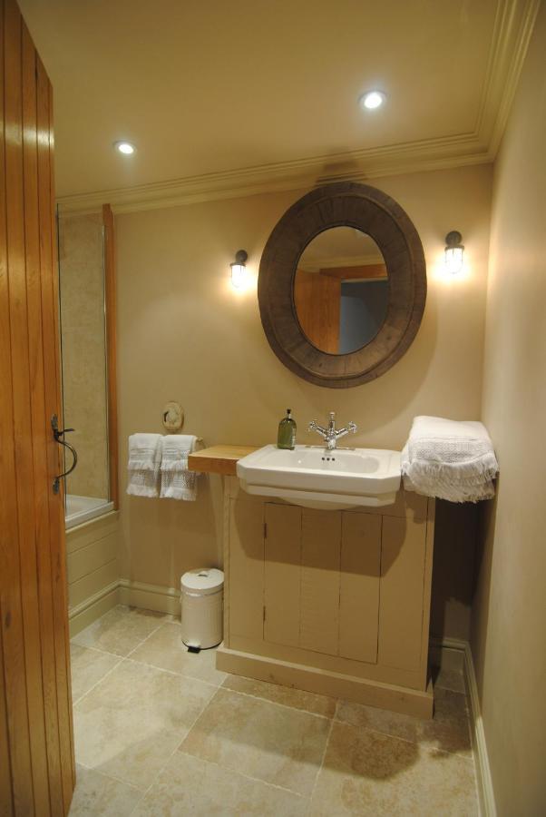Courtyard Cottages Lymington, 2 Adults Only ภายนอก รูปภาพ
