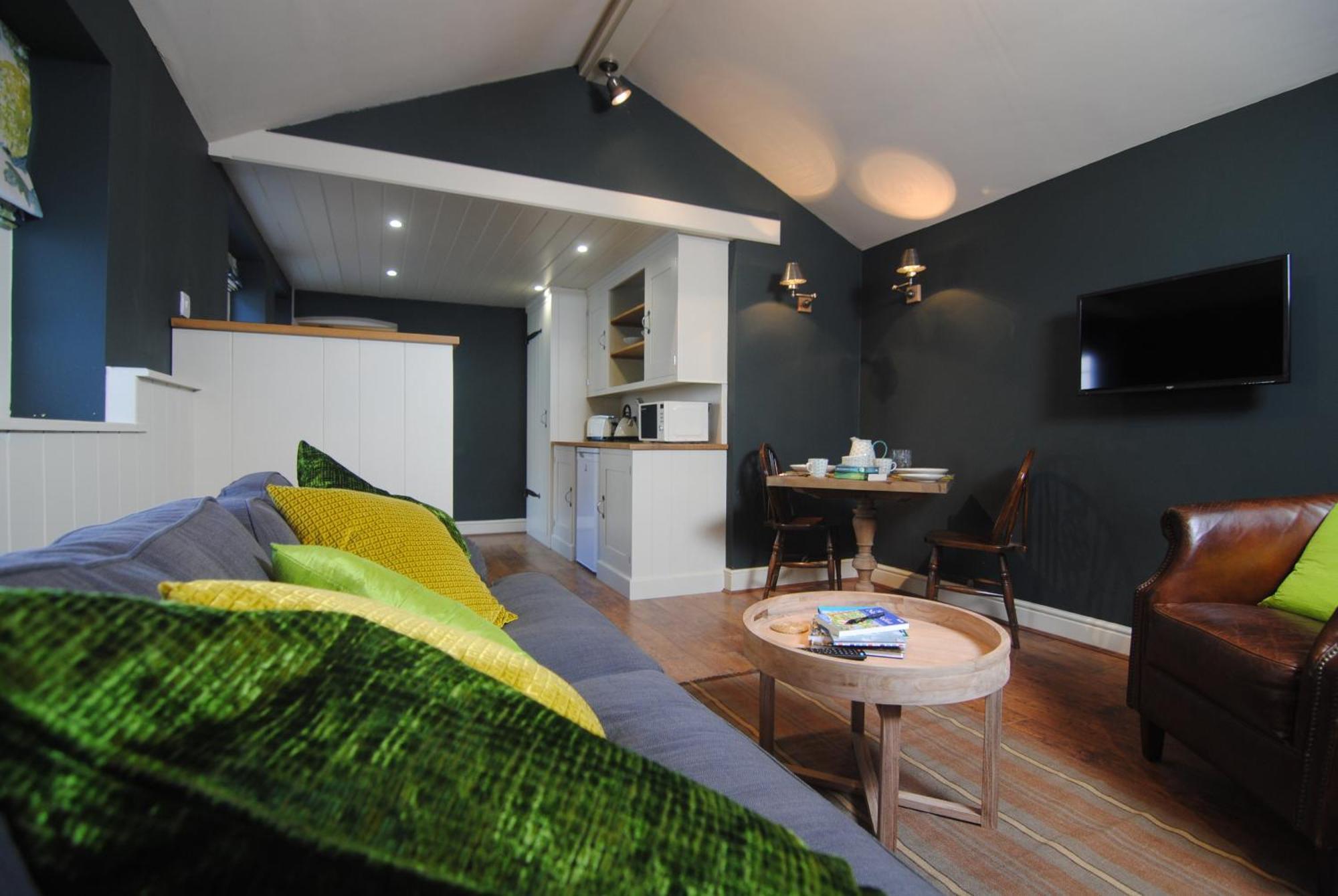 Courtyard Cottages Lymington, 2 Adults Only ภายนอก รูปภาพ